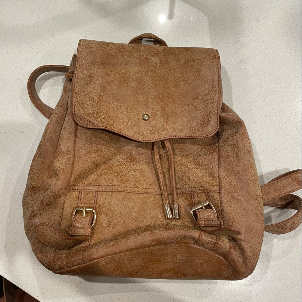 Medium size leather backpack
